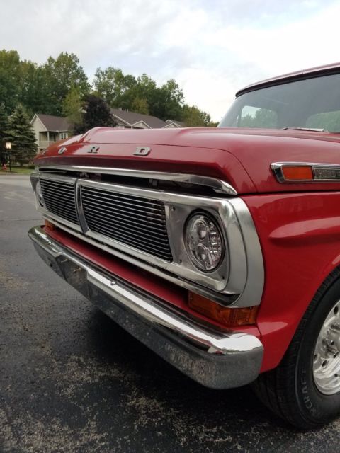 1971 Red Ford F-100 Truck
