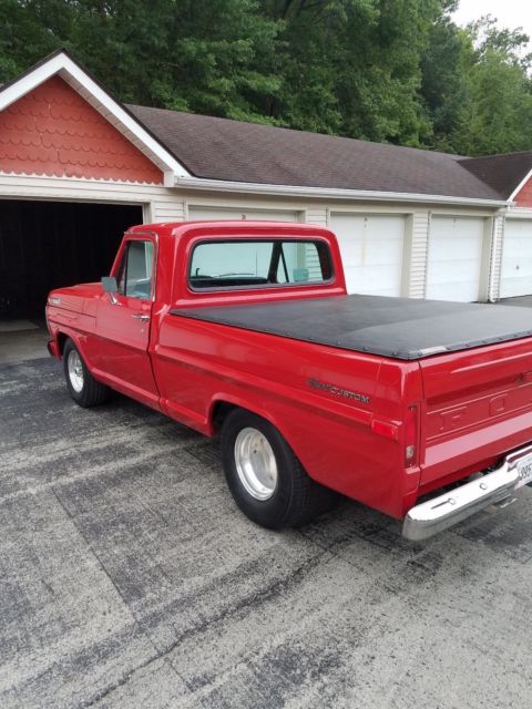 1971 Red Ford F-100 Truck