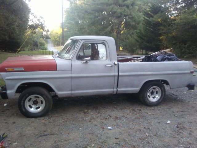 1971 Primer Ford F-100 Truck