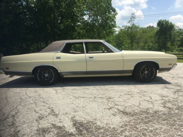 1971 Yellow Ford LTD Sedan