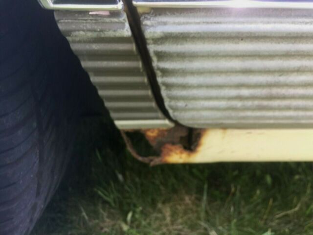 1971 Yellow Ford LTD Sedan