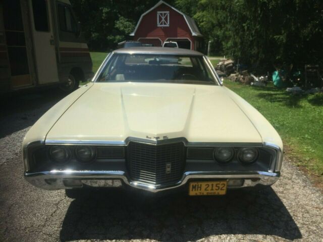 1971 Yellow Ford LTD Sedan