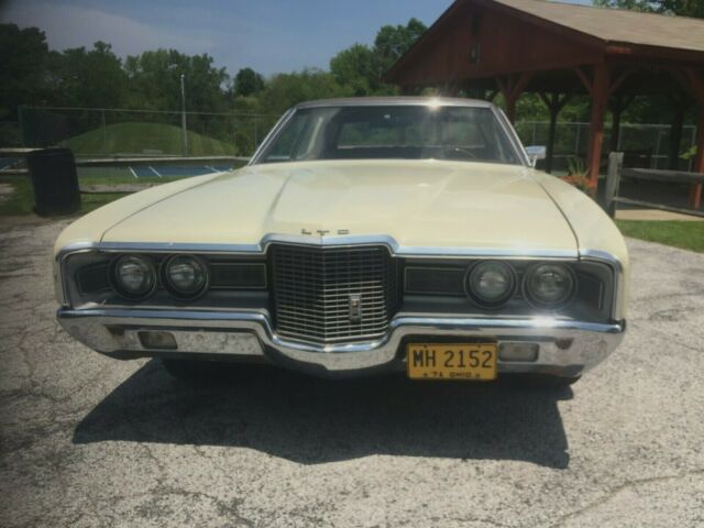 1971 Yellow Ford LTD Sedan