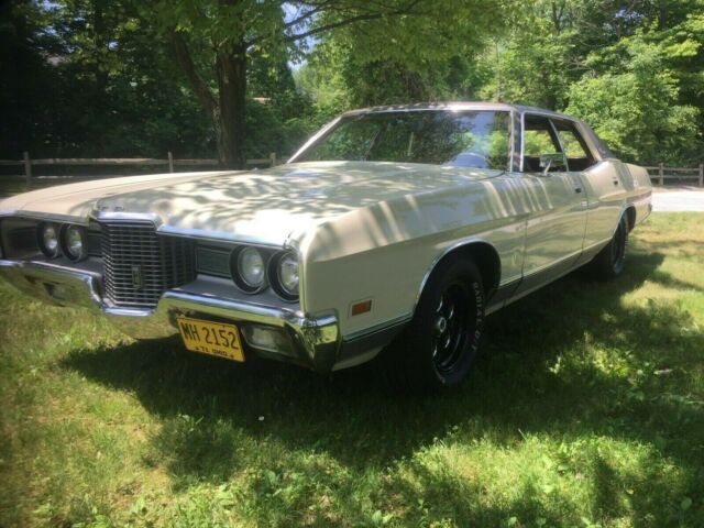 1971 Yellow Ford LTD Sedan
