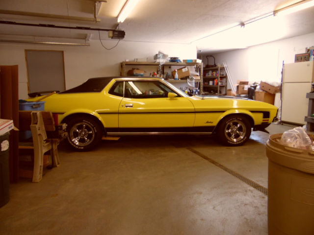 1971 YELLOW AND BLACK Ford Mustang U/K
