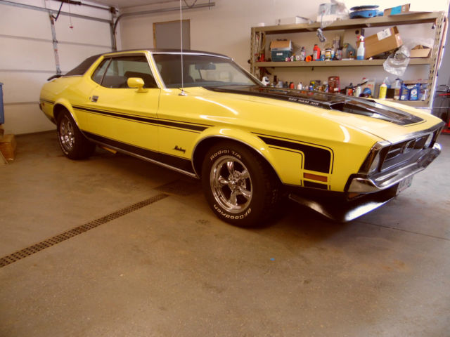 1971 YELLOW AND BLACK Ford Mustang U/K