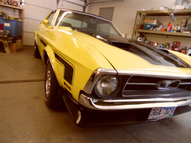 1971 YELLOW AND BLACK Ford Mustang U/K