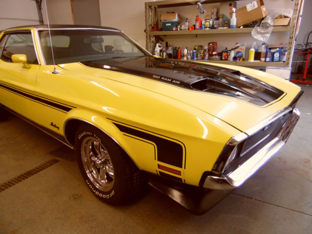 1971 YELLOW AND BLACK Ford Mustang U/K
