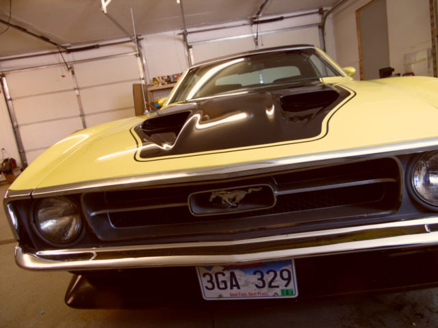1971 YELLOW AND BLACK Ford Mustang U/K