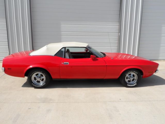 1971 Red Ford Mustang