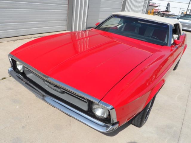 1971 Red Ford Mustang