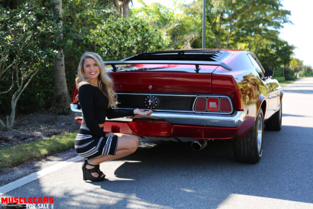 1971 Candy Red met Ford Mustang Fastback
