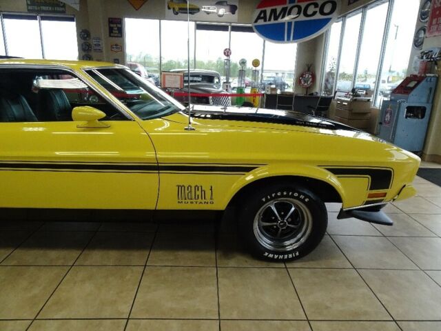 1971 Yellow Ford Mustang --