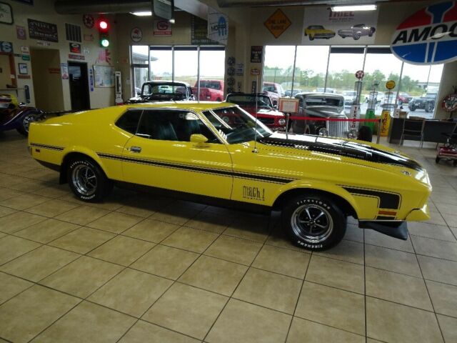 1971 Yellow Ford Mustang --