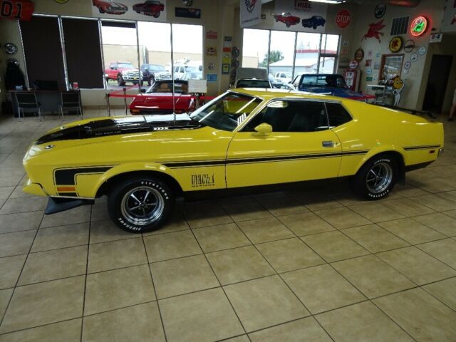 1971 Yellow Ford Mustang --