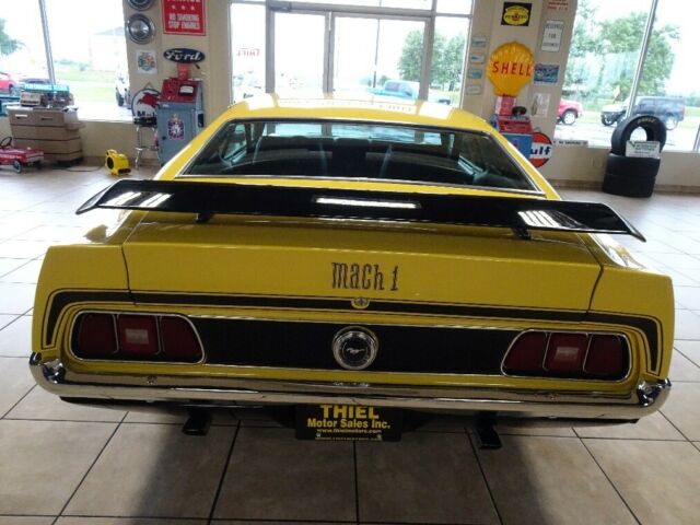 1971 Yellow Ford Mustang --
