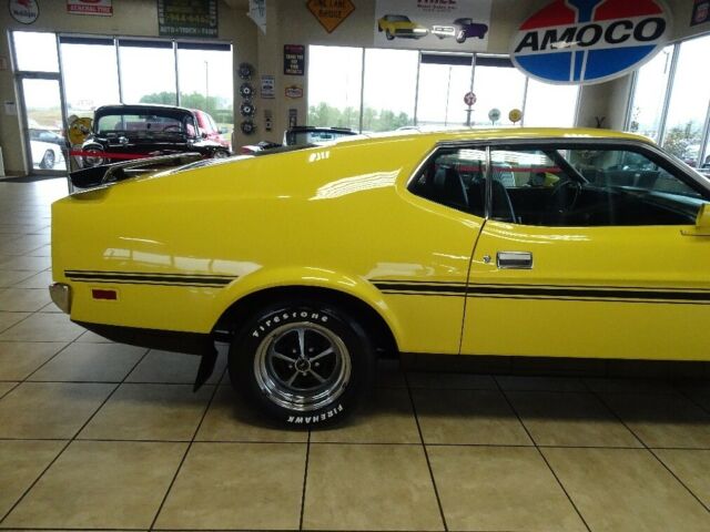 1971 Yellow Ford Mustang --