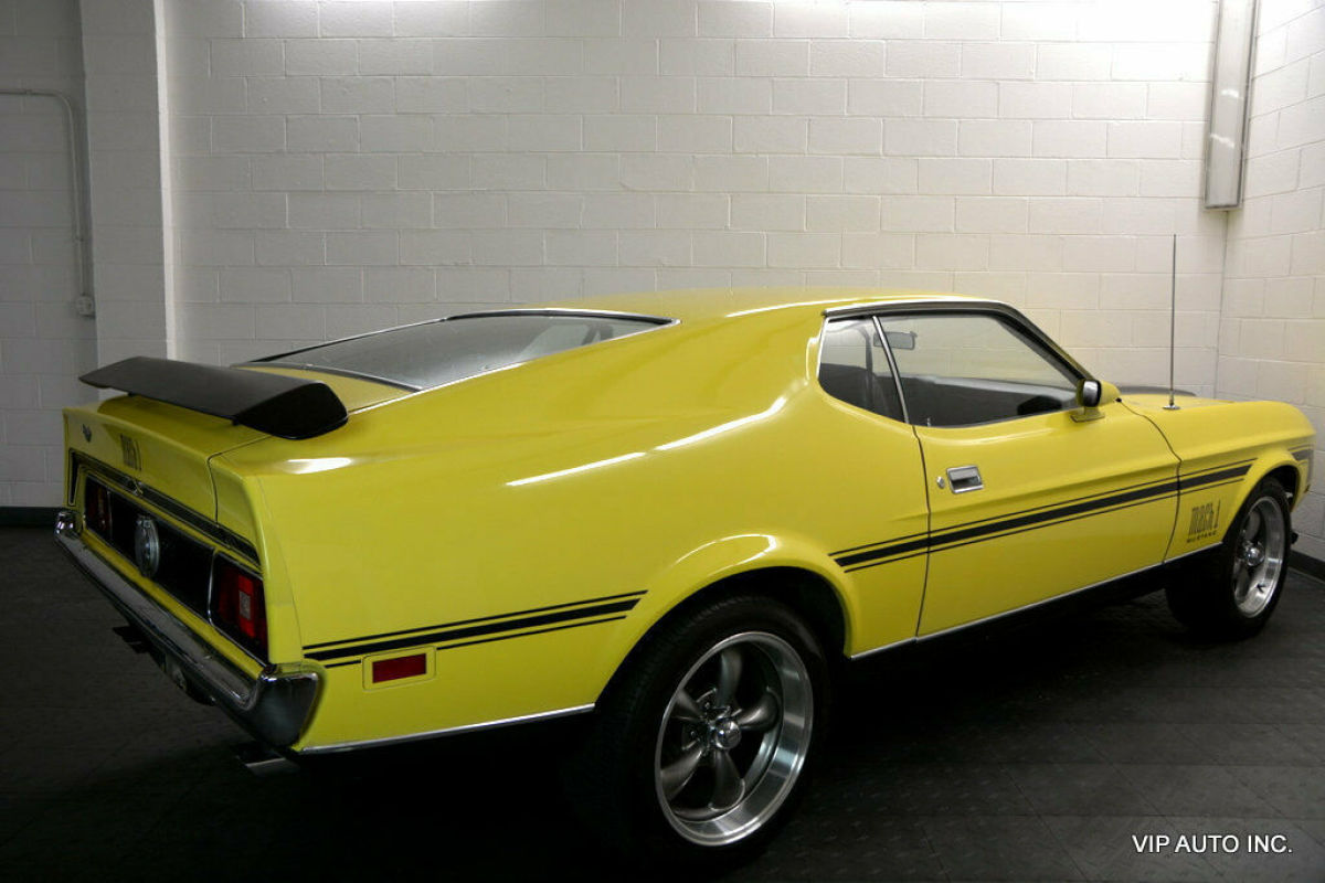 1971 Yellow Ford Mustang Coupe