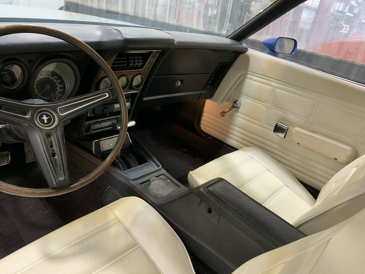 1971 Blue Ford Mustang