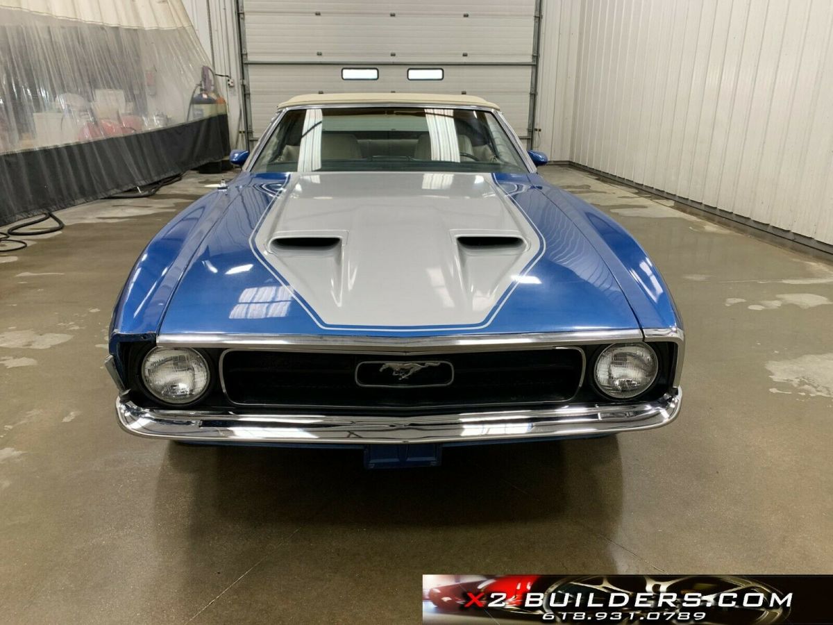 1971 Blue Ford Mustang
