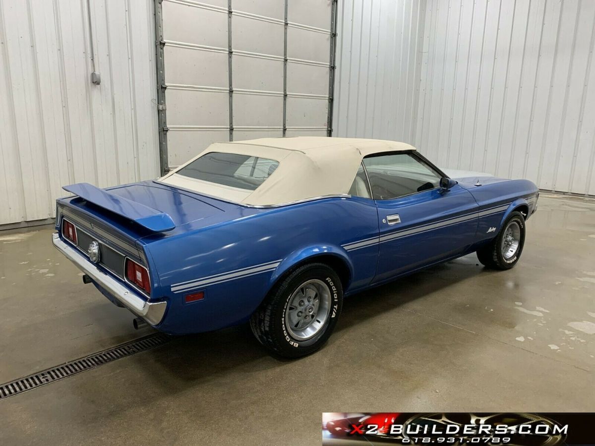 1971 Blue Ford Mustang