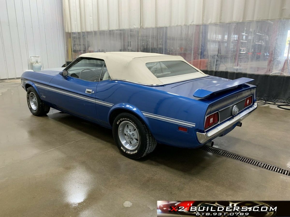 1971 Blue Ford Mustang