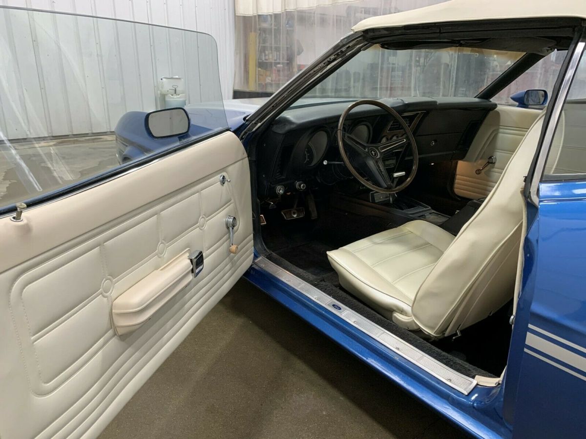 1971 Blue Ford Mustang