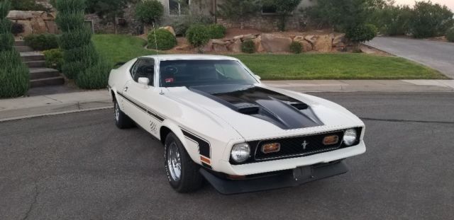 1971 White Ford Mustang Coupe