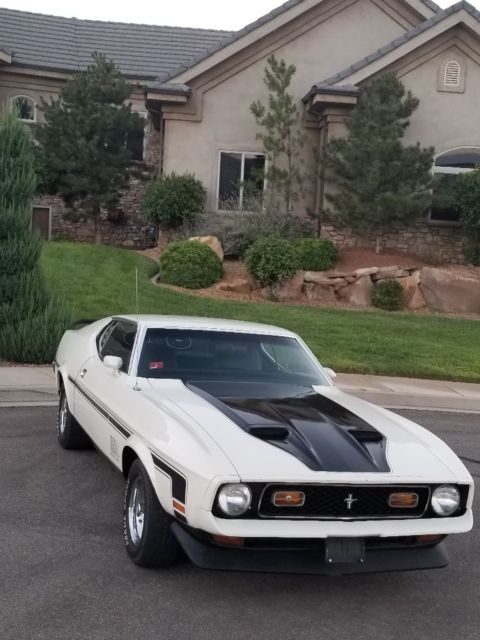 1971 White Ford Mustang Coupe