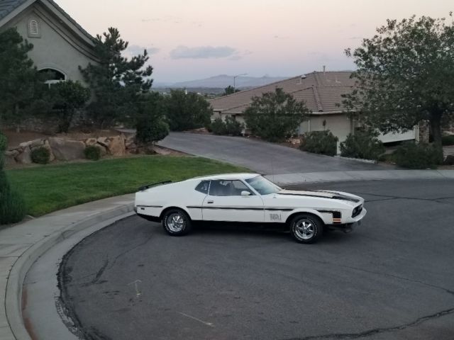 1971 White Ford Mustang Coupe