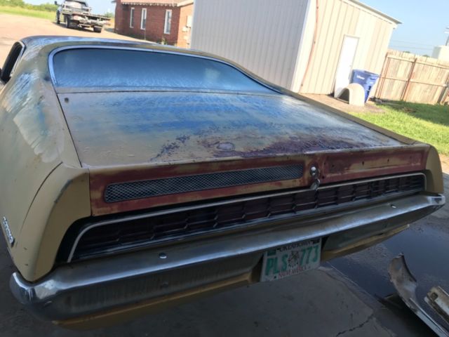 1971 Gold Ford Torino Fastback