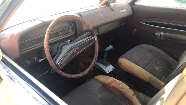 1971 Gold Ford Torino Fastback