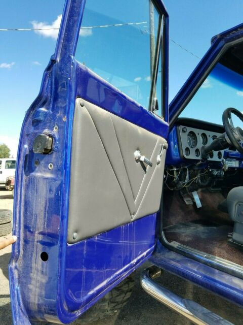 1971 BLUE GMC Truck 4-DOOR