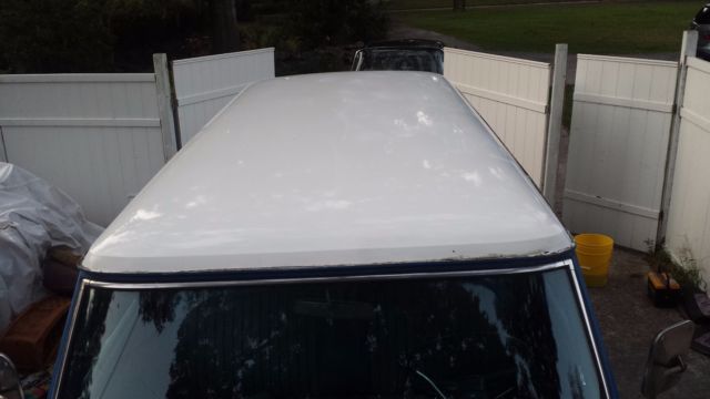 1971 White GMC Suburban Wagon