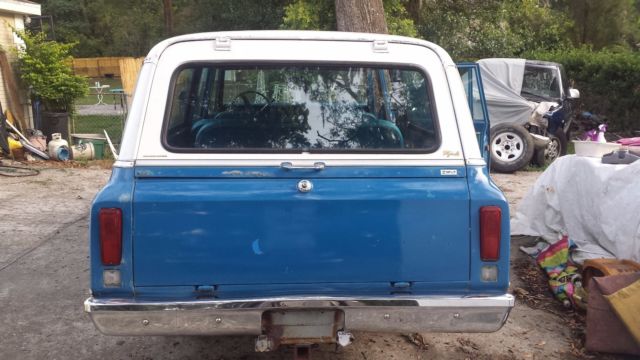 1971 White GMC Suburban Wagon