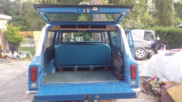 1971 White GMC Suburban Wagon