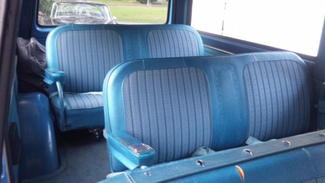 1971 White GMC Suburban Wagon