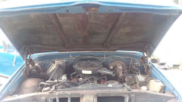 1971 White GMC Suburban Wagon