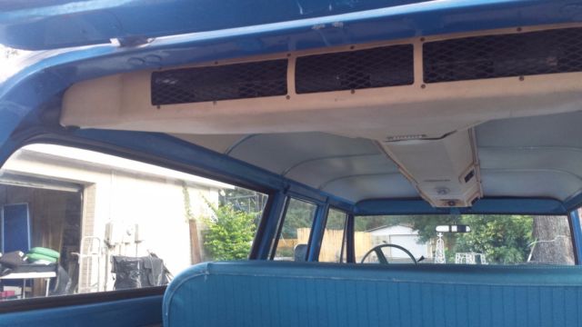 1971 White GMC Suburban Wagon