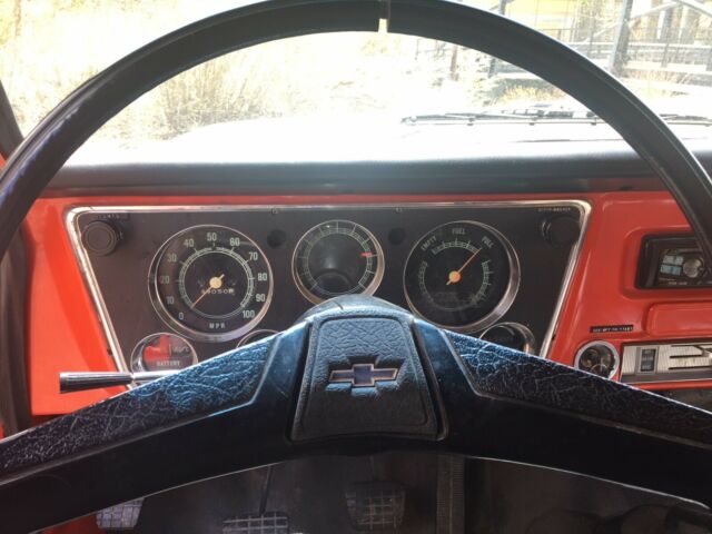 1971 Chevrolet Suburban 3 DOOR