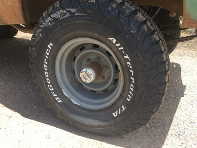 1971 Chevrolet Suburban 3 DOOR