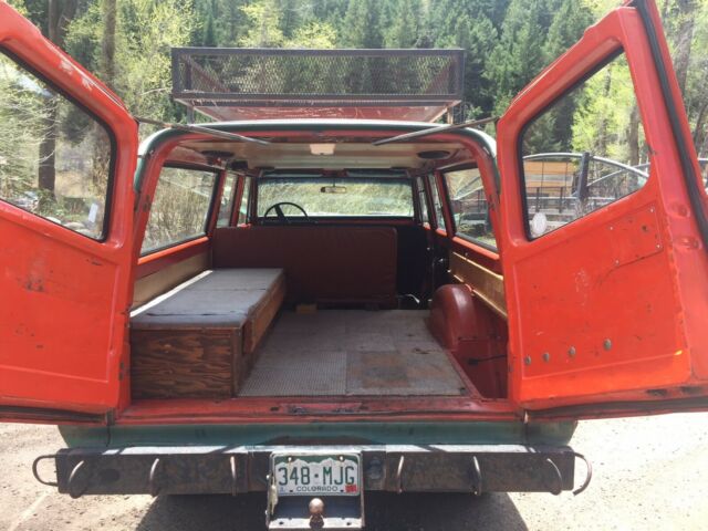 1971 Chevrolet Suburban 3 DOOR