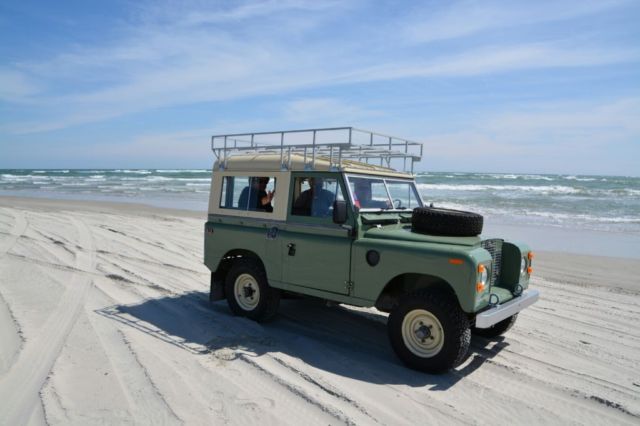 1971 Pastel green/Limestone Land Rover Other