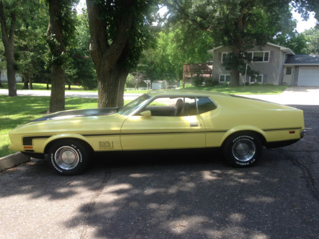 1971 Yellow Ford Mustang