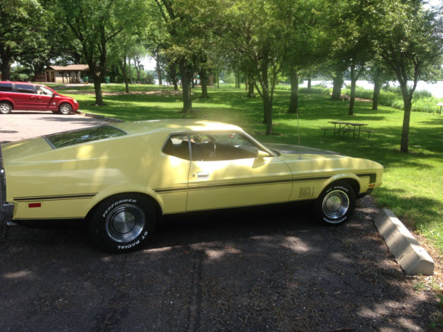 1971 Yellow Ford Mustang