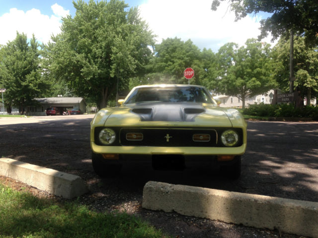 1971 Yellow Ford Mustang
