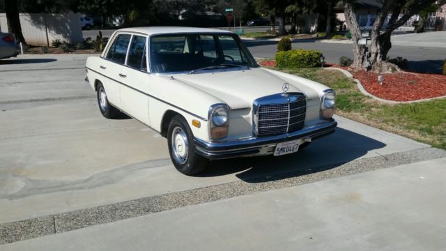 1971 Mercedes-Benz 200-Series Sedan