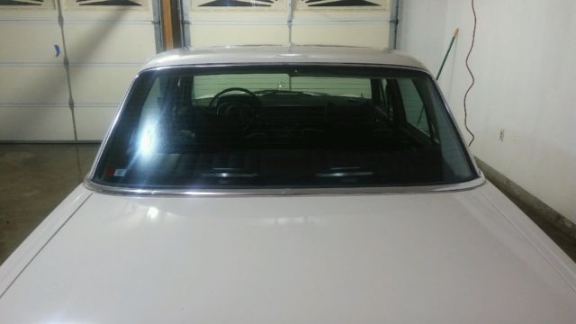 1971 Mercedes-Benz 200-Series Sedan