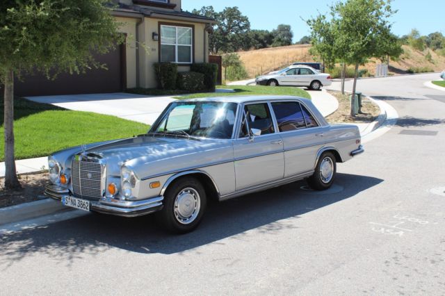 1971 Silver Mercedes-Benz 200-Series Sedan