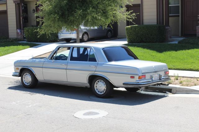 1971 Silver Mercedes-Benz 200-Series Sedan